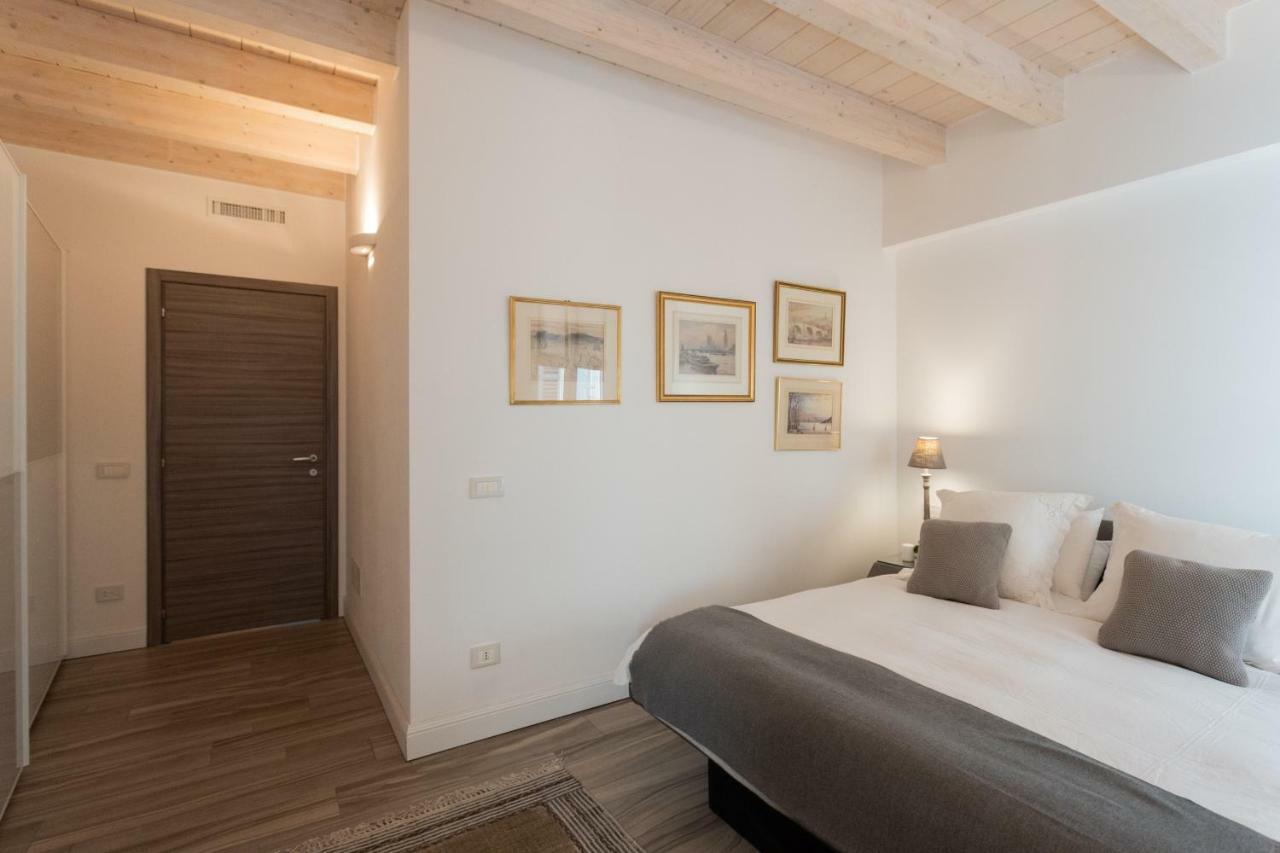 White Suite With Private Terrace By Rent All Como Exterior photo